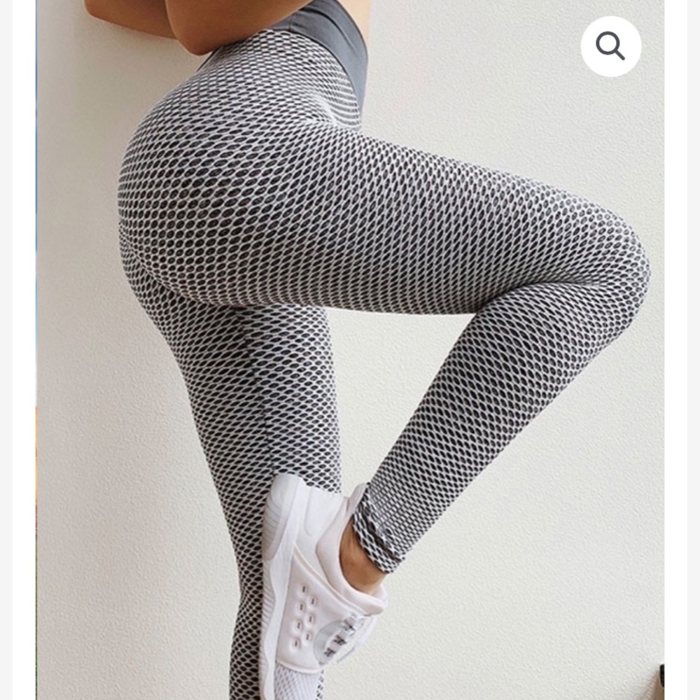 Textured scrunch booty sculpting leggings L tik tok favorite